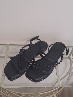 Sincerely Jules Black Studded Strappy Faux Leather Flat Sandals, Size 9.
